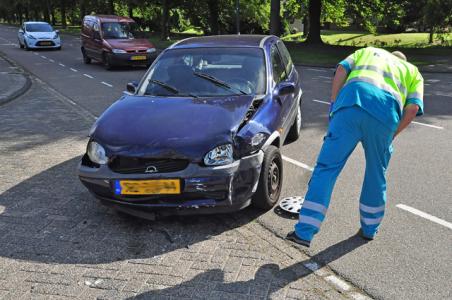 Auto&#039;s botsen tegen elkaar op beruchte weg Groenewoudlaan Waalwijk