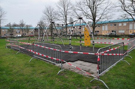 Brutale diefstal rubberen tegels maakt speeltuin Waalwijk onbruikbaar: &#039;Buurtbewoners snappen niet waarom&#039;