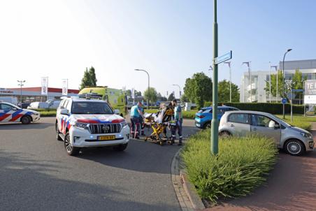 Vrouw gewond bij botsing tussen twee auto&#039;s aan Prof. Eykmanweg in Waalwijk