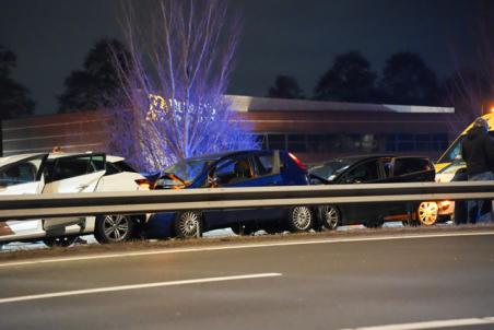 Kettingbotsing op Midden-Brabantweg (N261): zes voertuigen betrokken