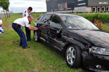 Politie treft flink beschadigde auto aan op de Midden-Brabantweg Waalwijk