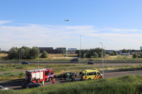 Bestuurder wordt onwel en botst tegen vangrail aan op de A59 (Maasroute) Waalwijk