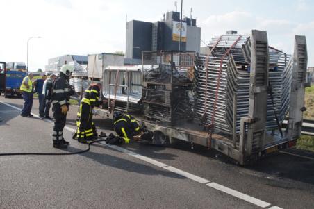 Brandende aanhanger op A59 zorgt voor lange file vanaf Den Bosch naar Waalwijk