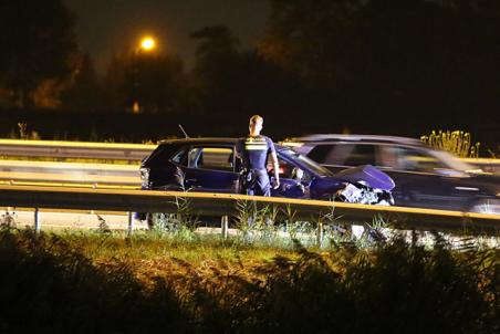 Automobilist ramt lantaarnpaal langs de A59 Waalwijk