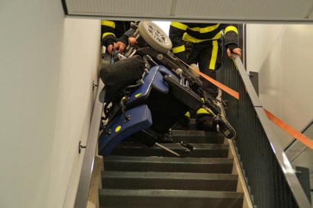 Man rijdt per ongeluk met rolstoel van de trap in BaLaDe Waalwijk