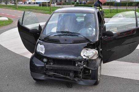 Aanrijding tussen twee Smart auto&#039;s aan de Kleiweg Waalwijk