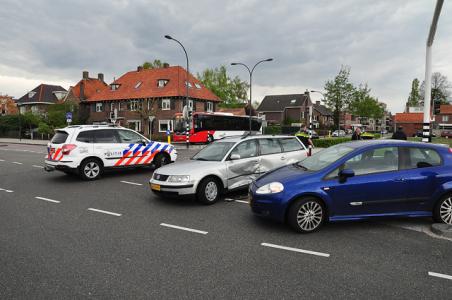 Aanrijding op kruising aan de Noorder-Parallelweg Waalwijk
