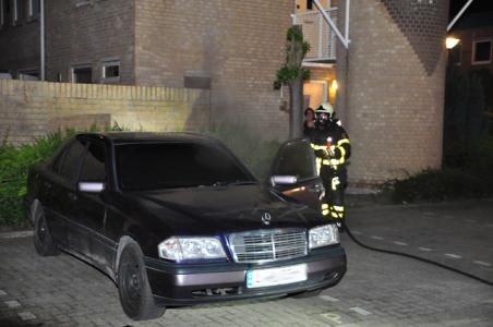 Brandende auto in Waalwijk snel geblust