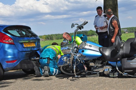 Ongeval tussen auto en motor aan de Valkenvoortweg Waalwijk