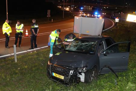 Bestuurster vliegt uit de bocht op de A59 (Maasroute) Waalwijk