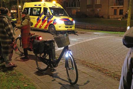 Automobilist botst tegen fietser aan de Beethovenlaan Waalwijk