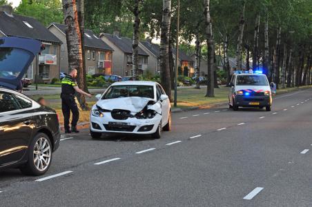 Schade en lichtgewonde bij botsing met pas gekochte auto in Waalwijk