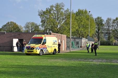 Jongetje raakt gewond na botsing tegen paal aan de Akkerlaan Waalwijk