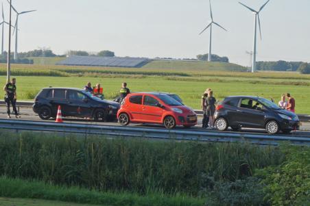 Meerdere auto’s botsen op elkaar op de A59 (Maasroute) Waalwijk
