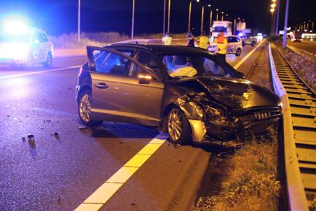 Automobilist gewond naar het ziekenhuis na botsing in Waalwijk