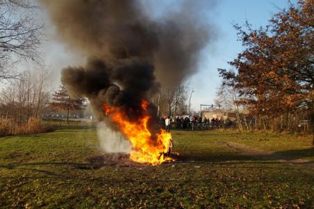 Rubberen zitbank gaat in vlammen op aan de Drunenseweg Waalwijk