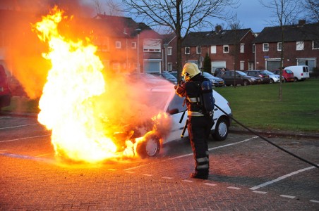 Autobrand aan de Zonnedauwstraat Waalwijk