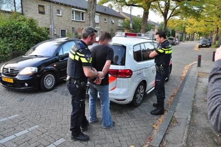 Dronkenlap ramt lantaarnpaal in Waalwijk; stoelwissel haalt niet uit