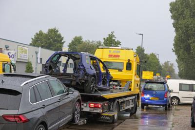 Negen voertuigen in beslag genomen bij inval bedrijfspand Industrieweg in Waalwijk