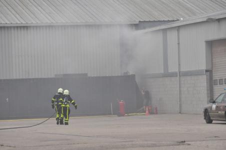 Brandweer met spoed naar containerbrand in Waalwijk, vuur snel onder controle