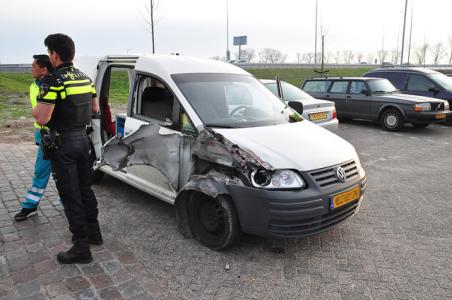 Vrachtwagen rijdt door na ongeluk op A59 bij Waalwijk: &#039;Ze hebben geluk gehad&#039;