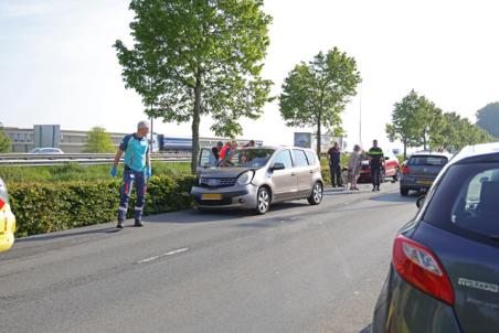 Twee auto’s botsen op elkaar op de Taxandriaweg Waalwijk
