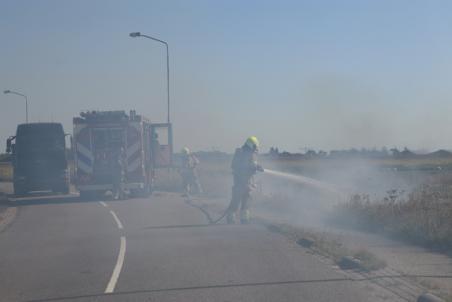 Veel rookontwikkeling bij buitenbrand aan de Weteringweg Waalwijk