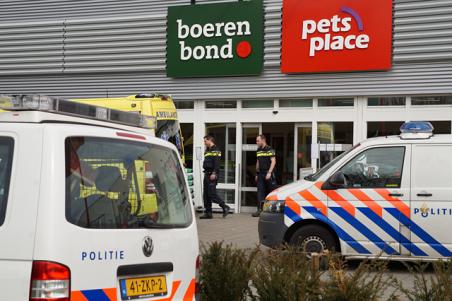 Zwaargewonde en arrestatie bij vechtpartij in Boerenbond in Waalwijk