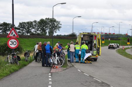 Vrouw gewond na val van fiets aan de Valkenvoortweg Waalwijk