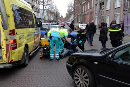Man raakt gewond na aanrijding met auto aan de Stationsstraat Waalwijk