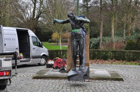 Oorlogsmonument Waalwijk teruggeplaatst na &#039;onderhoud&#039;