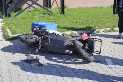 Automobilist komt in botsing met pizzabezorger aan De Kroonweg Waalwijk