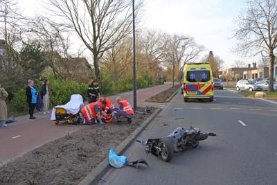 Hulpdiensten rukken uit voor ongeval met motorscooter op de Reigerbosweg Waalwijk