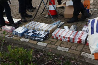 Illegale sigaretten en 40.000 euro aan schulden ontdekt bij grote controle in Waalwijk