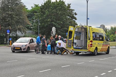 Vrouw gewond naar ziekenhuis door ongeluk met auto in Waalwijk