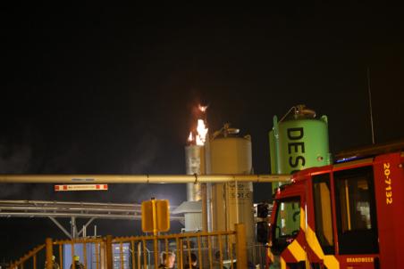 Hoge vlammen bij Wabico blijken loos alarm: Brandweer rukt uit voor affakkelen