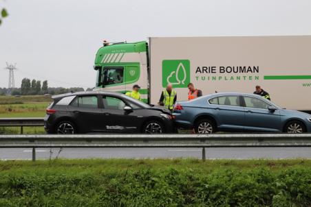 Flinke file door ongeval op de A59 (Maasroute) Waalwijk