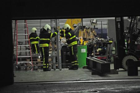 Wateroverlast in bedrijf aan de Duikerweg Waalwijk