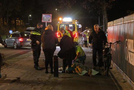 Fietser botst met elektrische fiets tegen paal aan de Akkerlaan Waalwijk