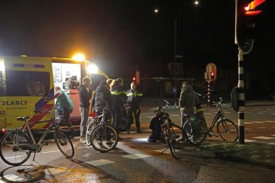 Fietser gewond na botsing tussen groep jongeren op Ambrosiusweg Waalwijk