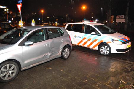Auto&#039;s botsen op elkaar bij Mandemakers Stadion in Waalwijk