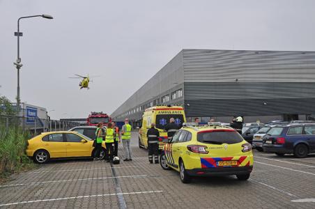 Vrouw onder stroom bij bedrijf aan de Van Hilststraat Waalwijk