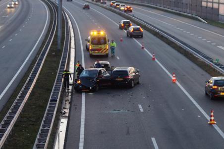 Aanrijding met drie auto’s op de A59 bij Waalwijk