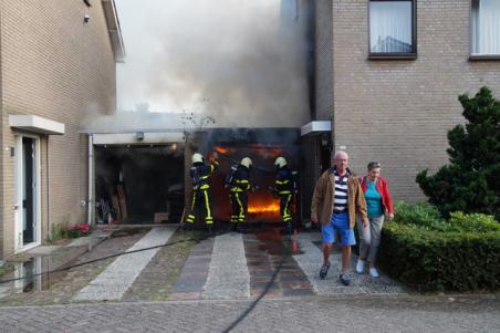Garage in Waalwijk brandt volledig uit