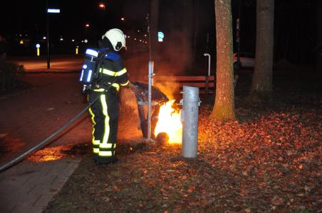 Afvalbak in brand bij Lido Waalwijk