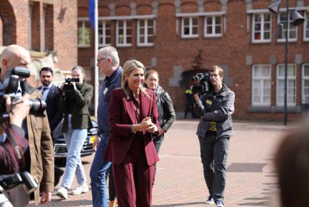 Veel politie en beveiliging op de been komst koningin Máxima in Waalwijk