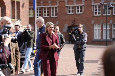 Veel politie en beveiliging op de been komst koningin Máxima in Waalwijk