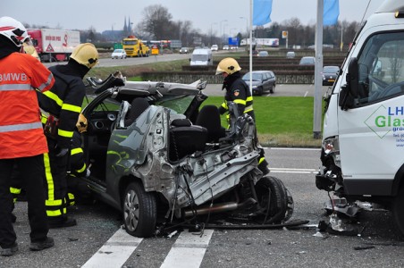 Ongeval met beknelling op de Midden-Brabantweg Waalwijk