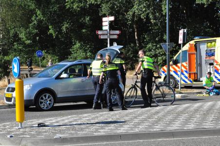 Fietser aangereden door automobilist in Waalwijk, slachtoffer met spoed naar ziekenhuis