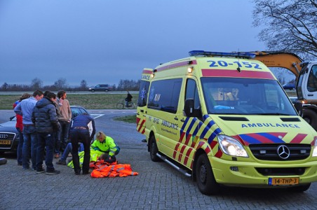 Man valt hard op wegdek aan de Cartografenweg Waalwijk